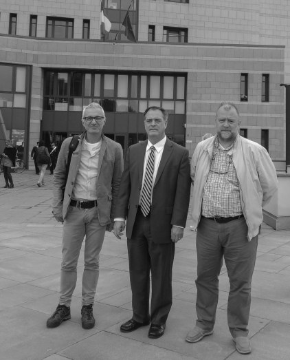 3 ottobre 2018, Alberto Peruffo, Robert Bilott e Diego Meggiolaro davanti alla Procura di Vicenza